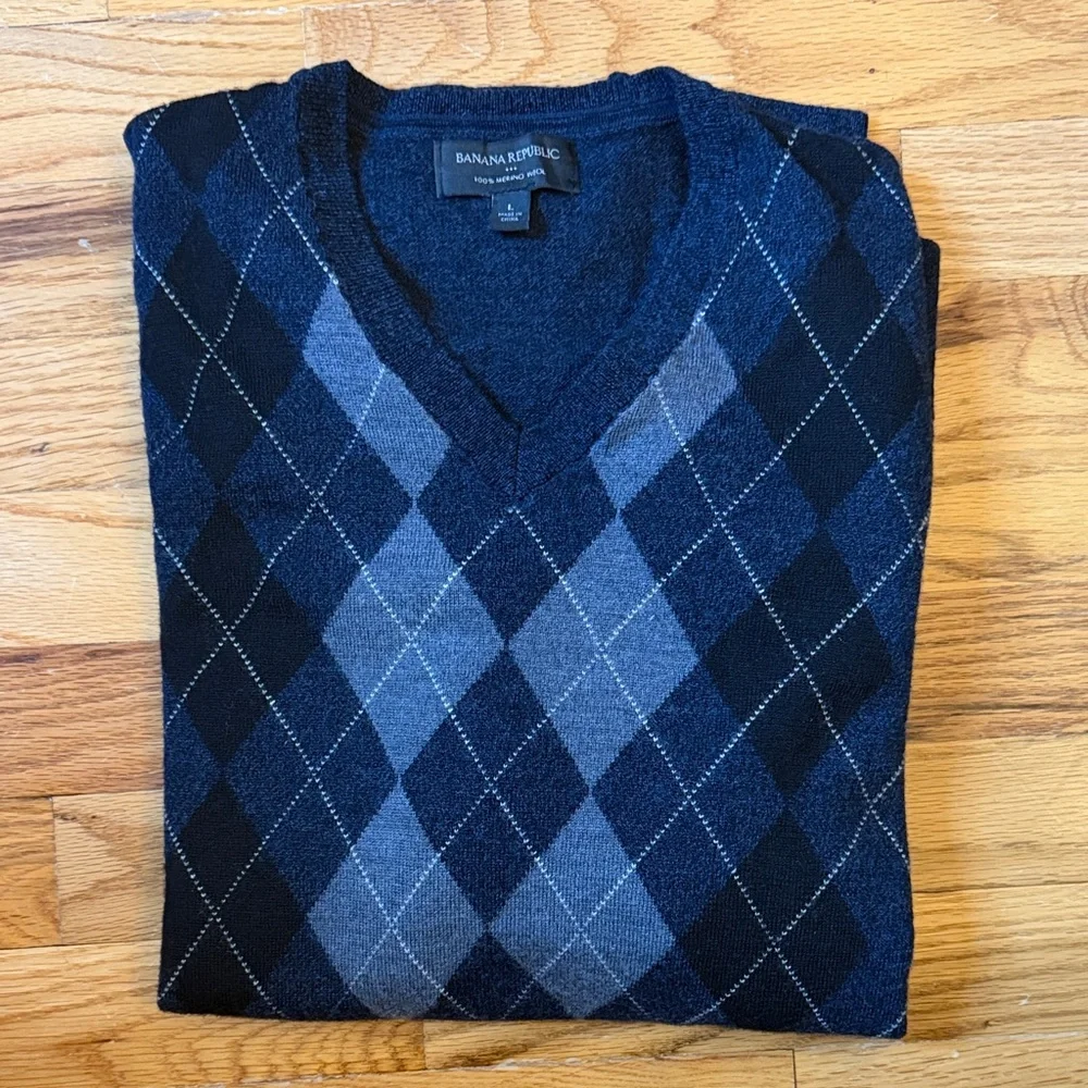 Banana Republic Navy and Gray Argyle V-Neck Sweater